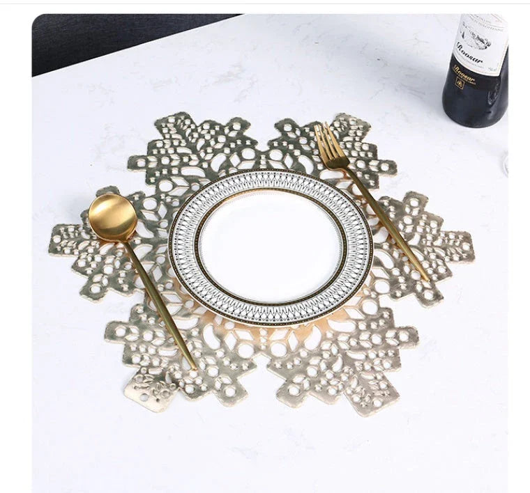 Elegant snowflake placemats made of premium PVC with heat and scald resistance for safe and stylish dining