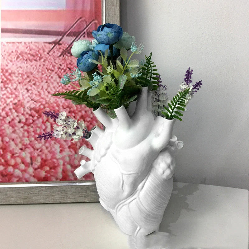 Nordic style heart-shaped dry vase for desktop decoration in various colours