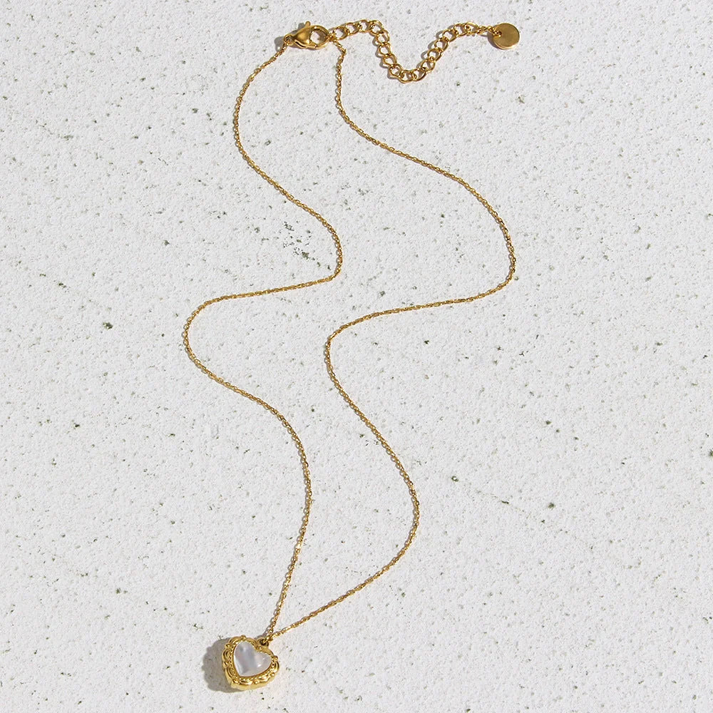 Luxury Love Light Necklace with vintage shell pendant and 18k gold plating