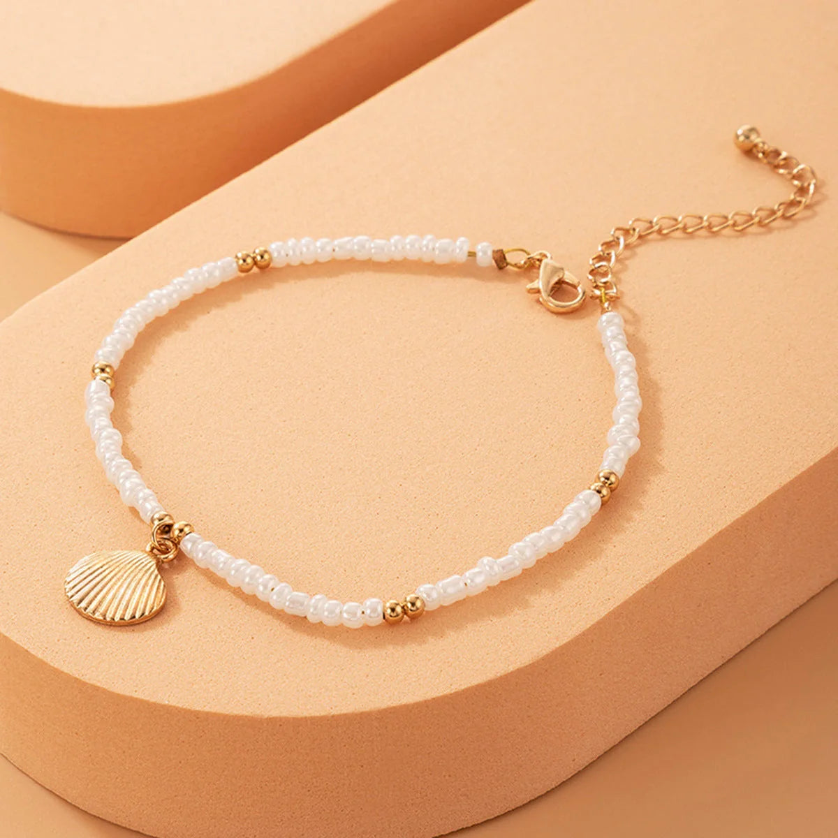 Adjustable bohemian style shell anklet with conch charm for women