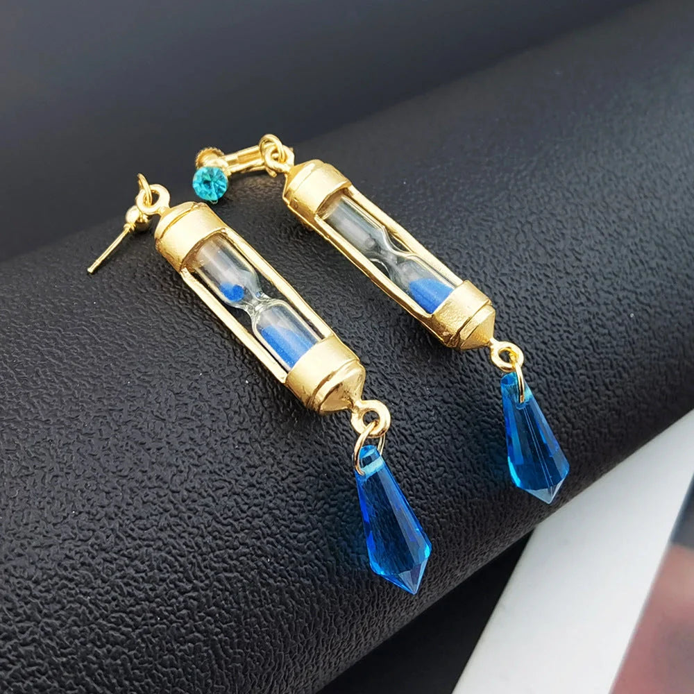 Hourglass-shaped alloy earring and necklace set in silver and gold