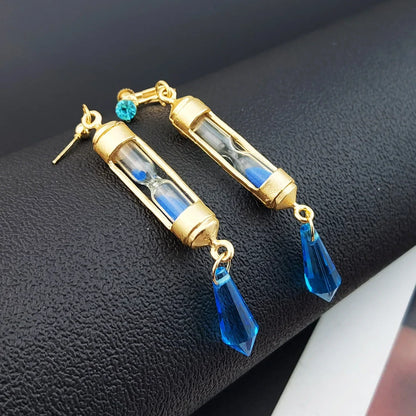 Hourglass-shaped alloy earring and necklace set in silver and gold