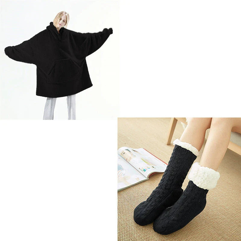 Cozy oversized hooded sweatshirt with big front pocket, made of soft double-sided fleece fabric in a variety of classic colors.