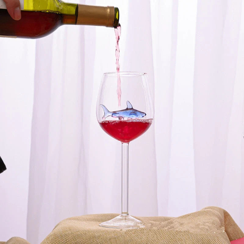 Lead-free crystal red wine glass with rotatable shark inside, clear design for elegant wine serving