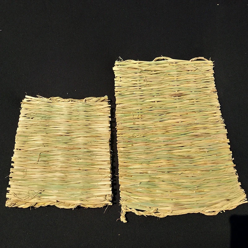 Premium handwoven straw mat for pets, featuring a textured surface and durable construction for comfort and functionality.