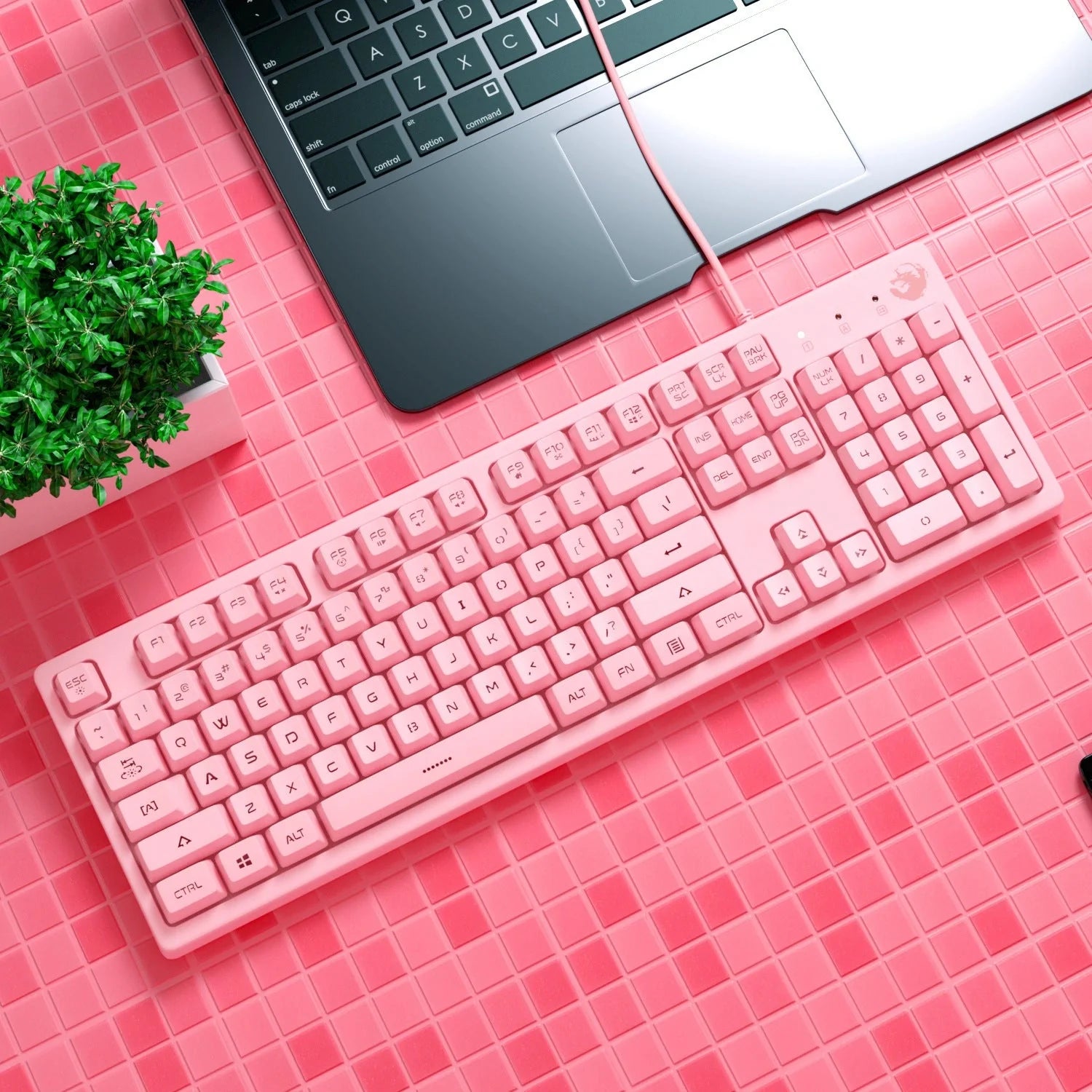 Compact 104-key USB membrane keyboard with waterproof function