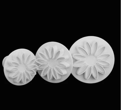 High-quality floral cake decorating tools including molds and cutters for creating intricate desserts