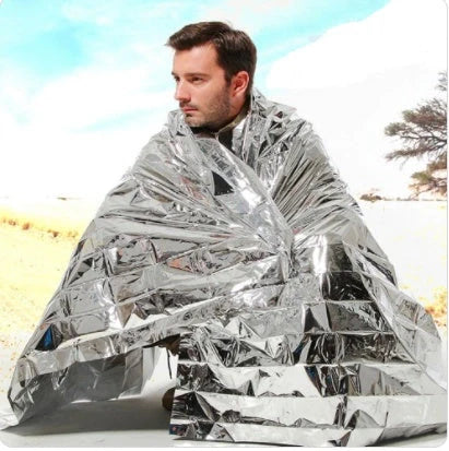 Silver aluminised emergency blanket for outdoor survival and hypothermia prevention