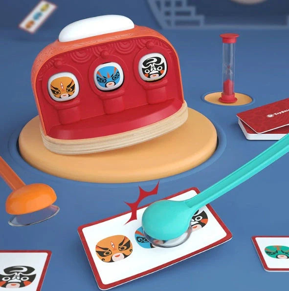 Kids playing with face-changing find picture game, enhancing logical thinking and concentration