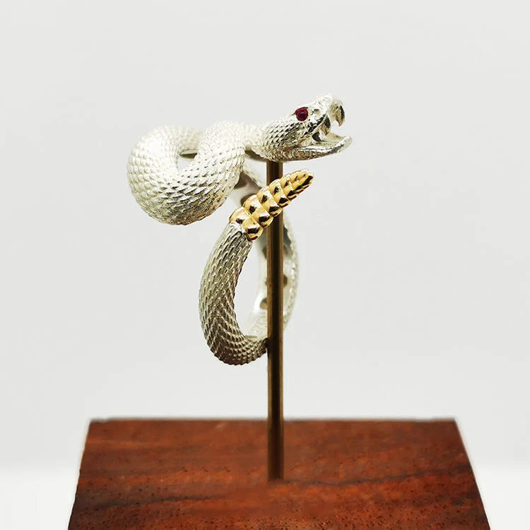 Adjustable snake ring in gothic design for men and women