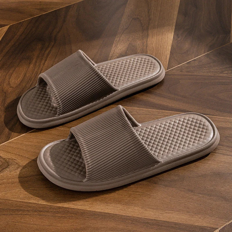 Stylish non-slip summer slippers for men and women in various colours