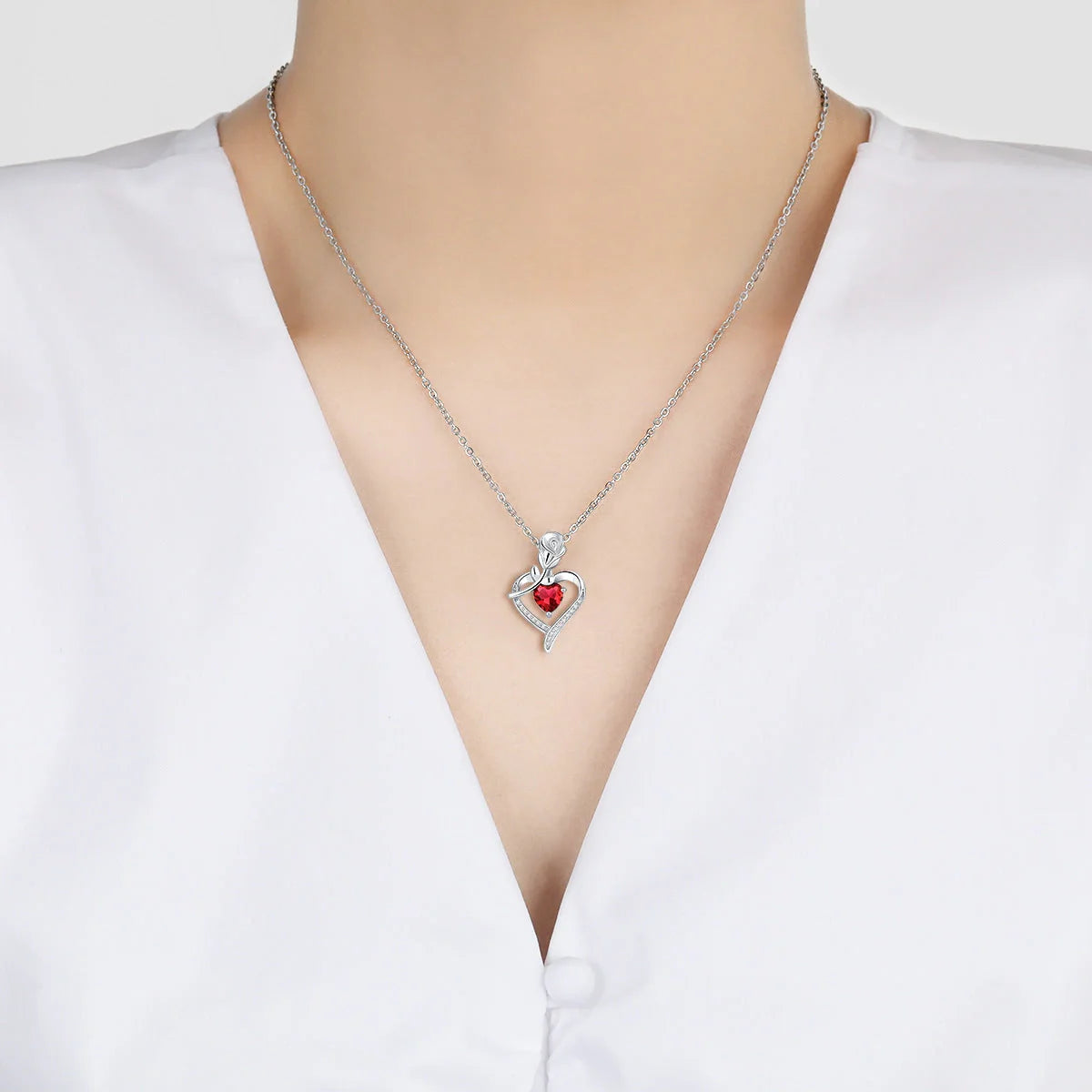 Elegant rose heart-shaped rhinestone necklace for women, perfect as a Valentine's Day gift.