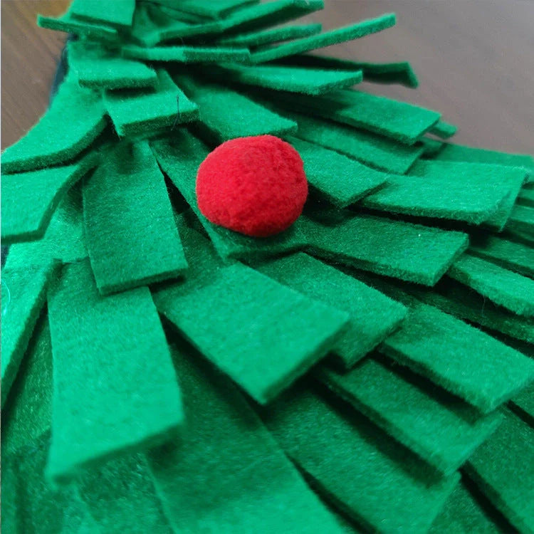 Green dog snuffle mat for slow feeding and olfactory training