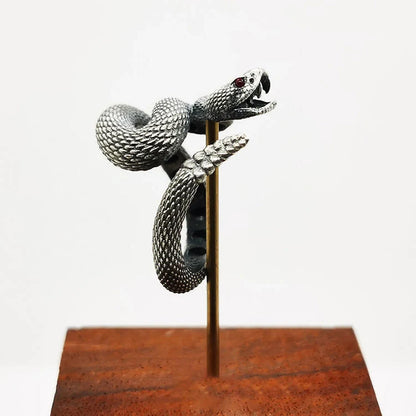 Adjustable snake ring in gothic design for men and women