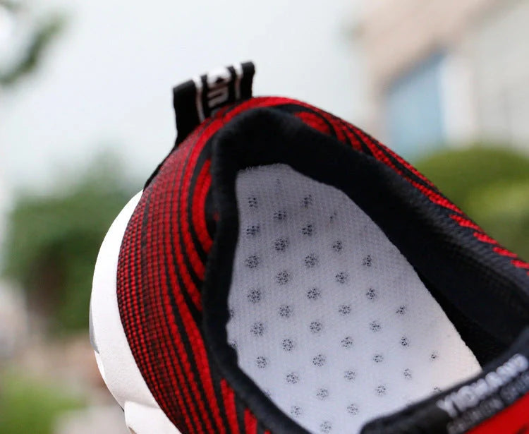 Men's breathable lace-up sports shoes in blue, black, grey, and black red
