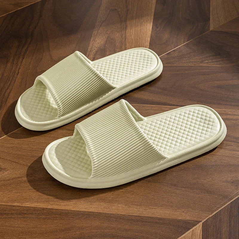 Stylish non-slip summer slippers for men and women in various colours