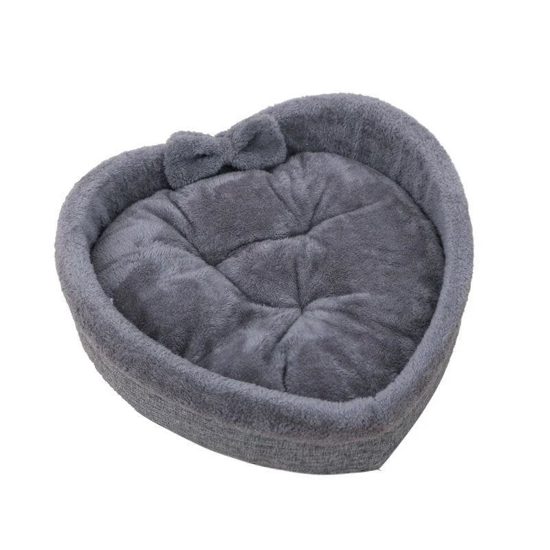 Cozy heart-shaped pet bed made of soft, plush material for comfortable sleep and relaxation for dogs and cats