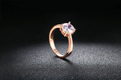 Elegant rose gold and zircon ring with a geometric design and sparkling zircon stones