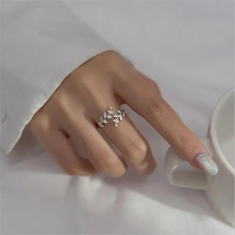 Branch Ring for Women in silver and gold, featuring a unique leaf design