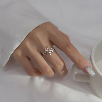 Branch Ring for Women in silver and gold, featuring a unique leaf design