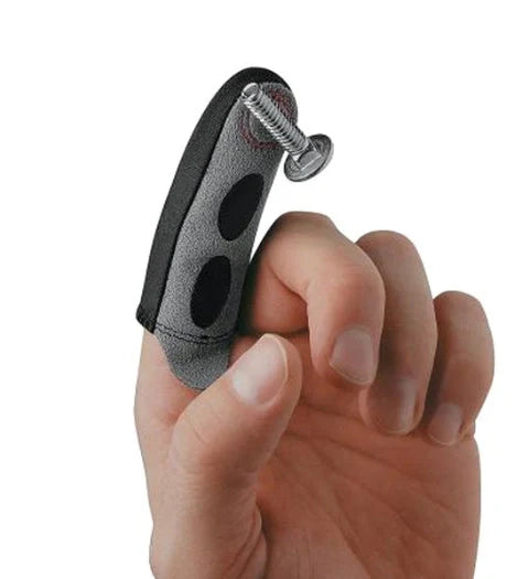 Magnetic Fingertip Sleeve for precise handling of small metal objects