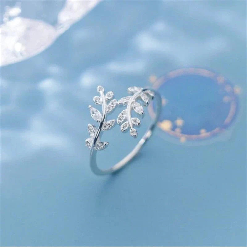 Branch Ring for Women in silver and gold, featuring a unique leaf design