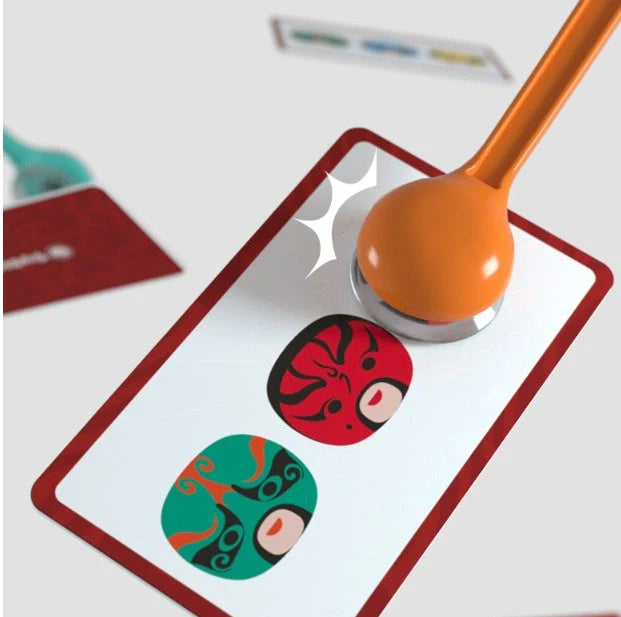 Kids playing with face-changing find picture game, enhancing logical thinking and concentration