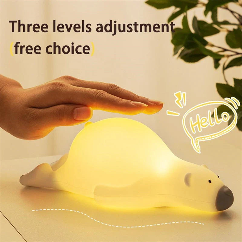 Bear-shaped silicone night light with USB recharge for children's bedrooms