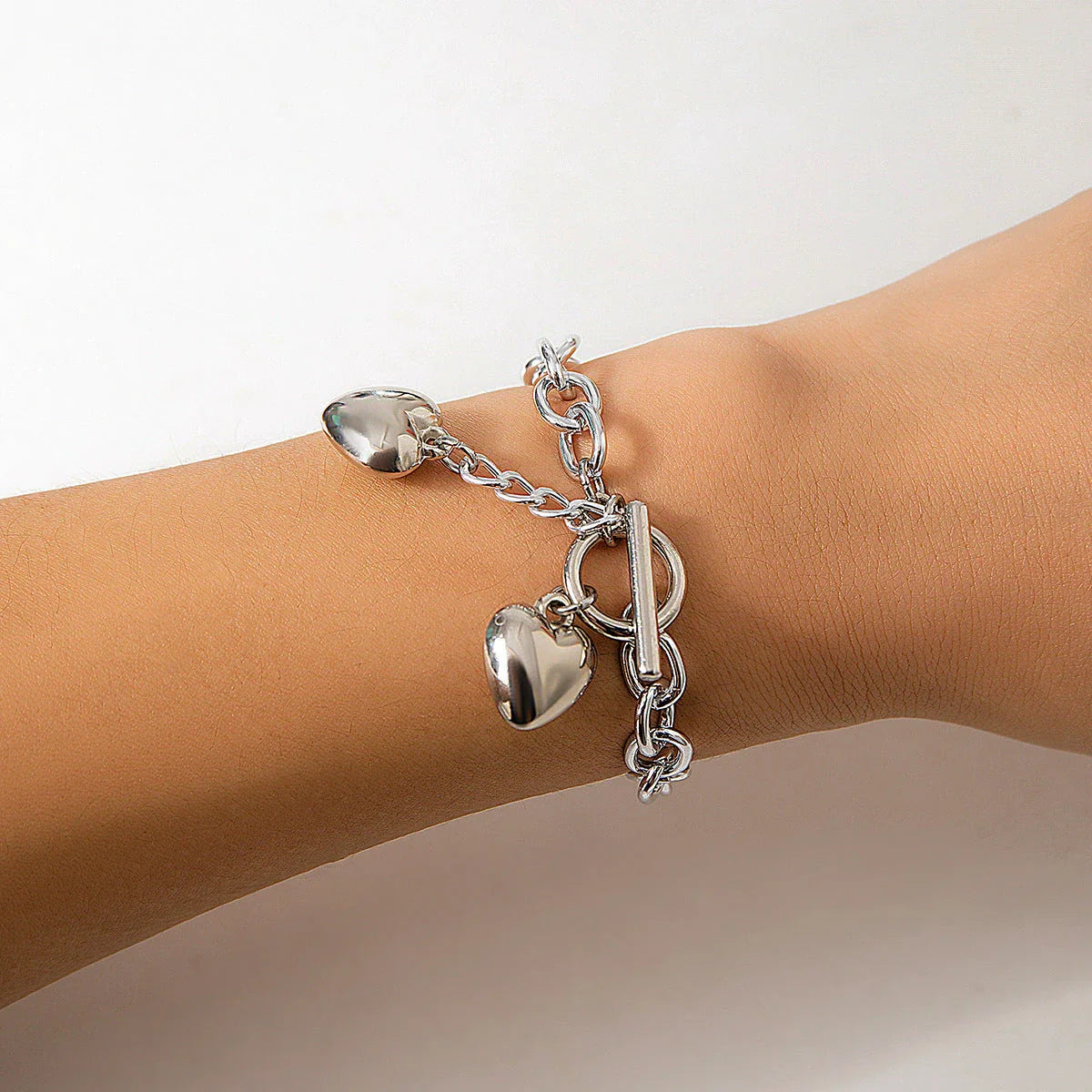 Elegant chain necklace and bracelet set with lustrous lock and key pendant for British ladies