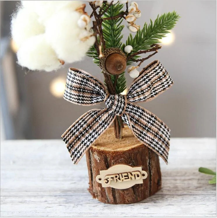 Artificial Christmas tree with red berries and flocked snow effect, 25cm in height