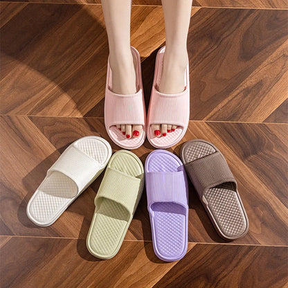 Stylish non-slip summer slippers for men and women in various colours