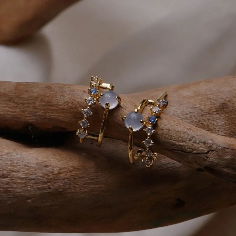 Elegant vintage-style opal earrings with a captivating play of light and a luxurious gold-plated finish