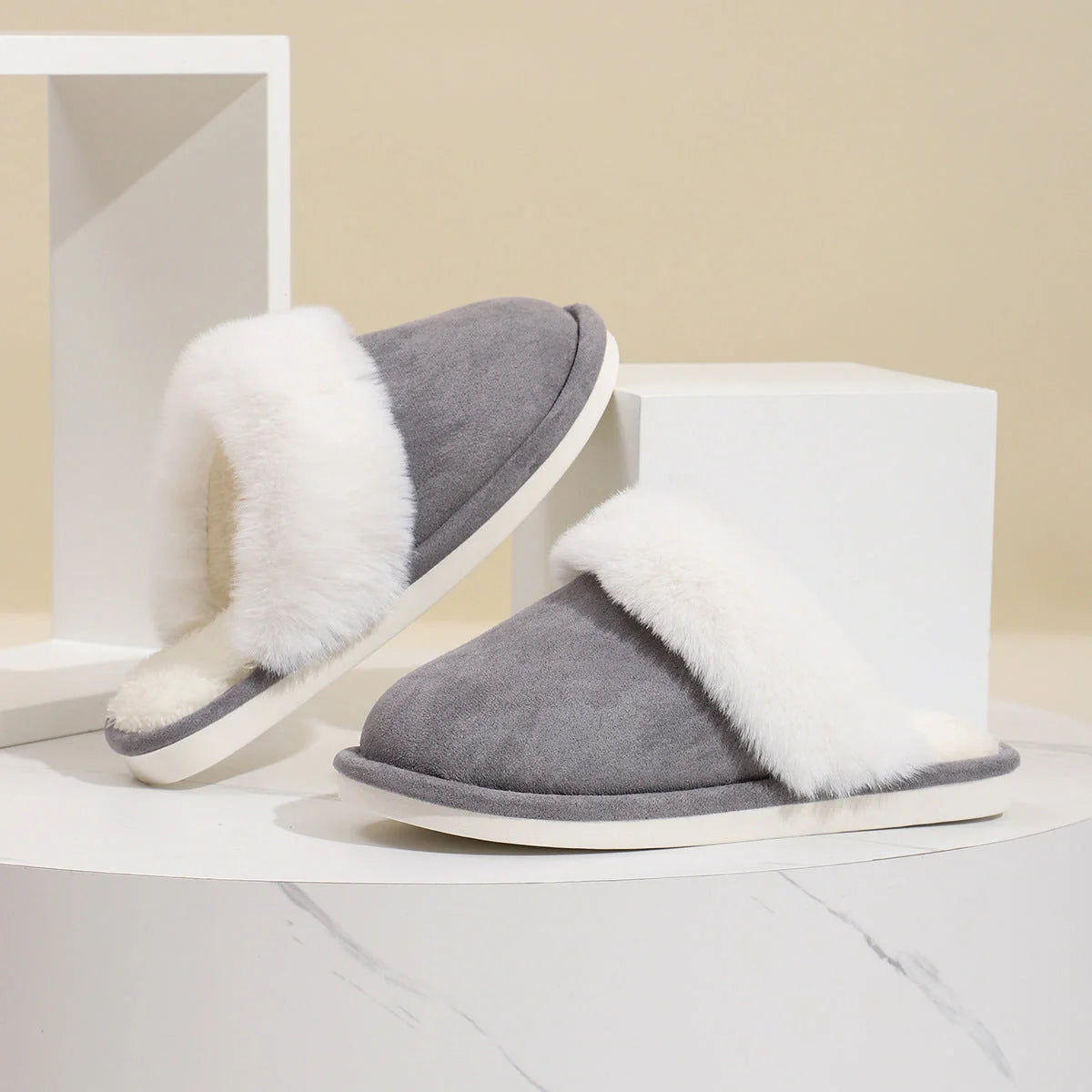 Cosy winter plush slippers for couples with non-slip sole in various colours