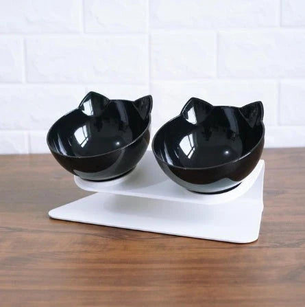 Inclined transparent cat food bowl with a gently sloped base and ergonomic design for whisker-friendly dining