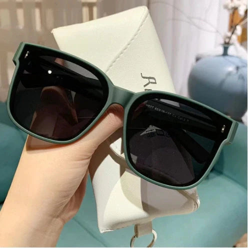 Polarised dual-use sunglasses with anti-glare mirror coating in various colours