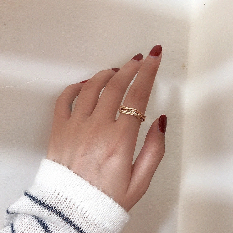Adjustable twist metal ring with vintage geometric design in gold