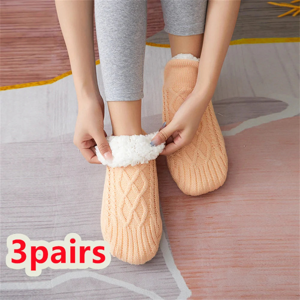 Winter woolen socks with non-slip dots in various colours