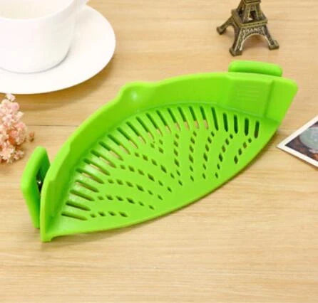 Silicone clip-on funnel oil strainer for pots and pans