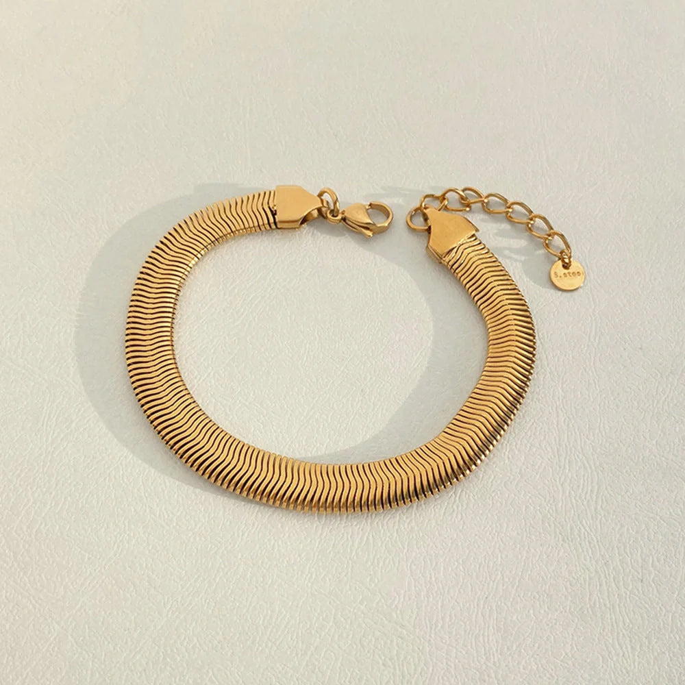 Elegant stainless steel electroplated bracelet for women, perfect for any occasion.