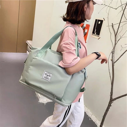 Expandable travel duffel bag with adjustable shoulder strap, multiple interior pockets, and water-resistant Oxford cloth material