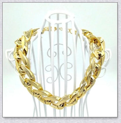 Thick gold chain dog collar with a stylish and durable design, perfect for adding a touch of urban sophistication to your pet's look.