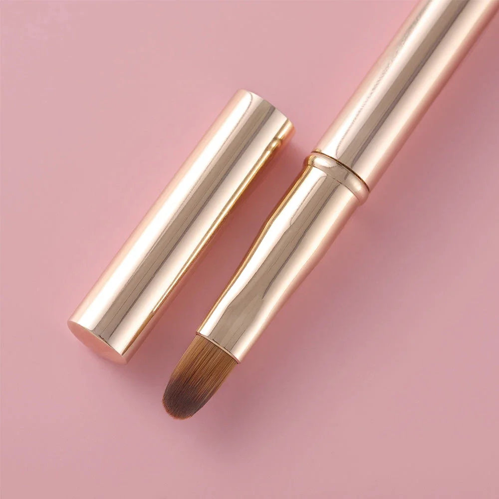 Fashion Makeup Lip Brush and Lipstick Concealer Brush Kit with gold handle and high-quality synthetic bristles