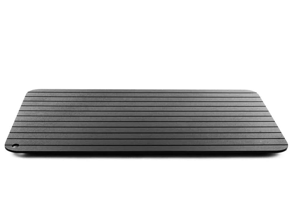 Premium aluminium fast defrosting tray for quick and even thawing of frozen foods, making meal preparation a breeze in the kitchen