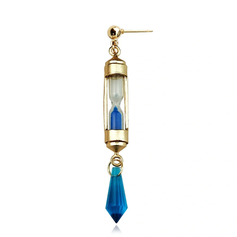 Hourglass-shaped alloy earring and necklace set in silver and gold