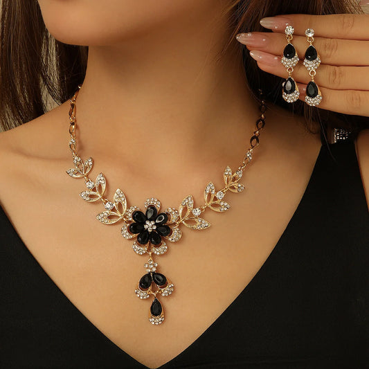 Vintage-inspired floral necklace and earrings set in alloy and resin
