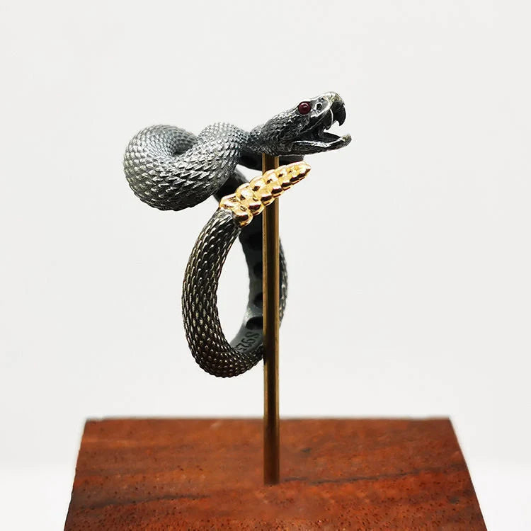 Adjustable snake ring in gothic design for men and women