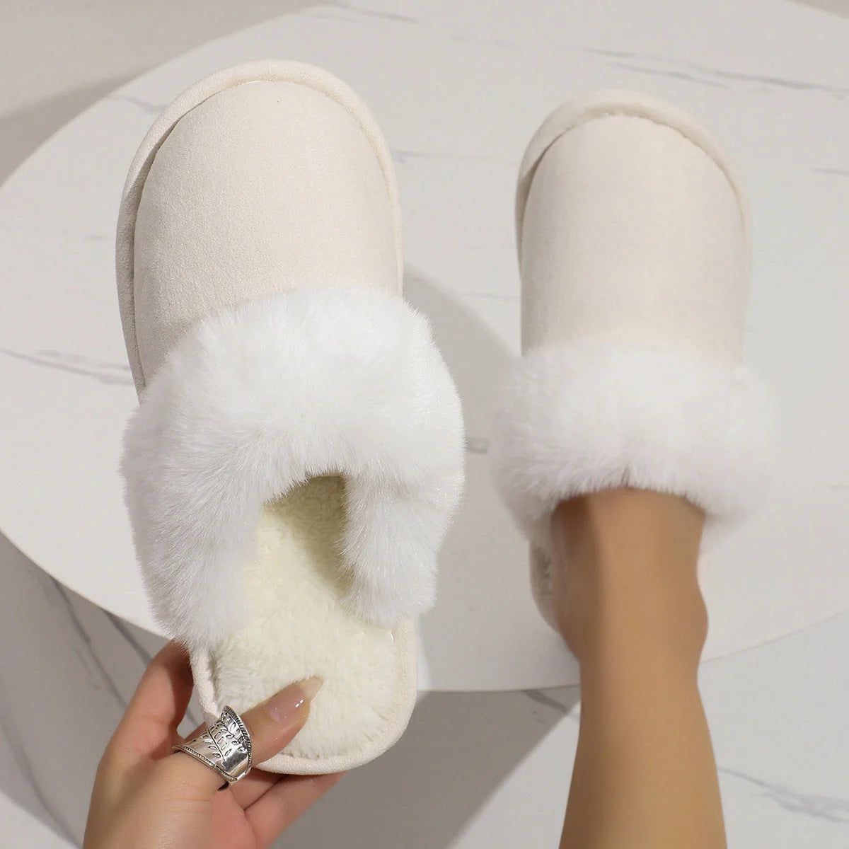 Cosy winter plush slippers for couples with non-slip sole in various colours