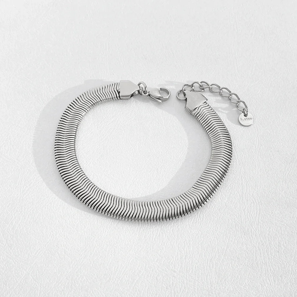 Elegant stainless steel electroplated bracelet for women, perfect for any occasion.