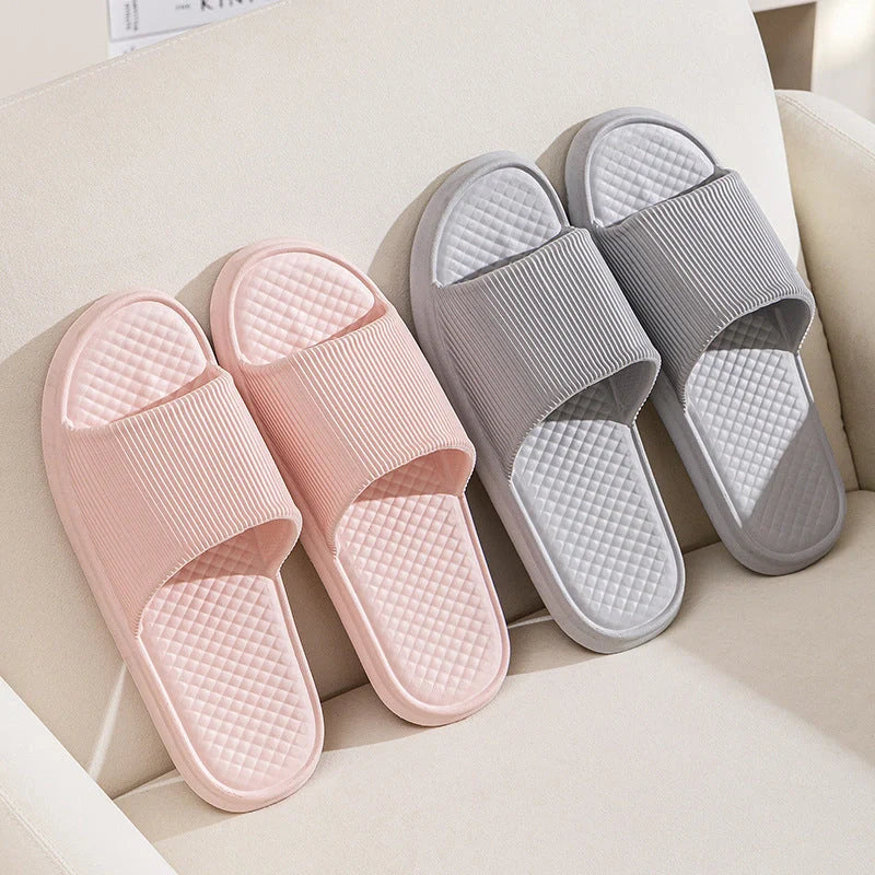 Stylish non-slip summer slippers for men and women in various colours