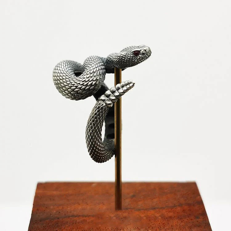 Adjustable snake ring in gothic design for men and women